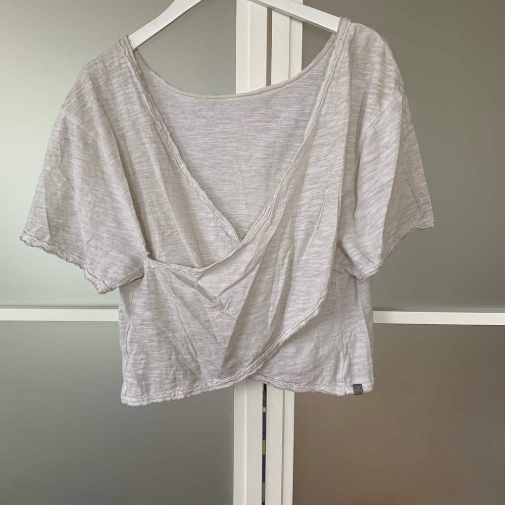 Errant brand stylish cotton cropped t-shirt with criss-cross detail. Grey. Sz M